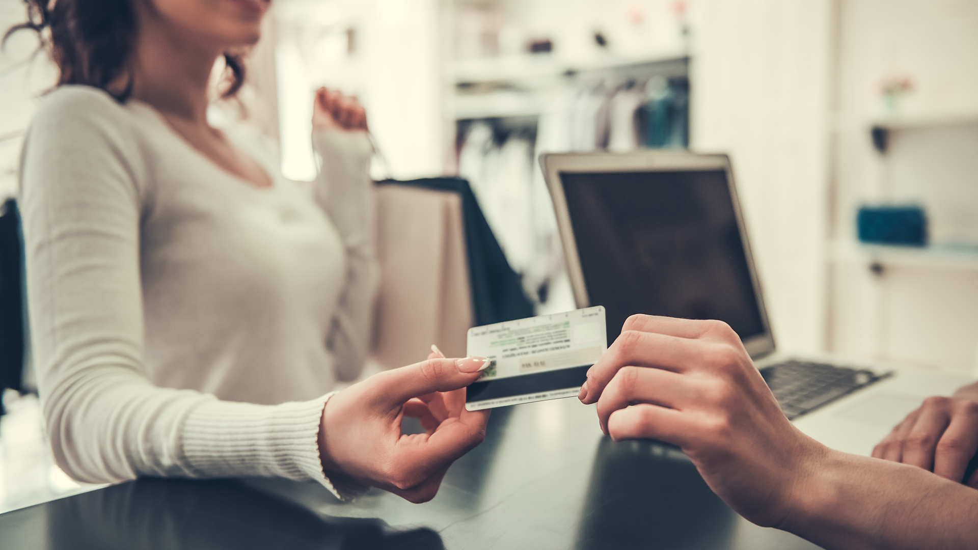 Tarjeta de Crédito CMR MasterCard Élite - Características y cómo Solicitarla